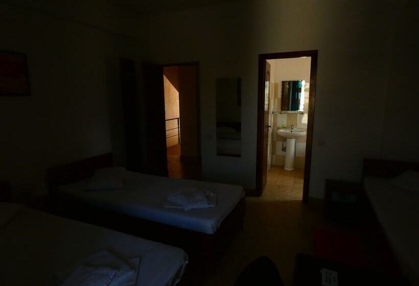 Номер Стандарт Трехместный, Taxi Hostel