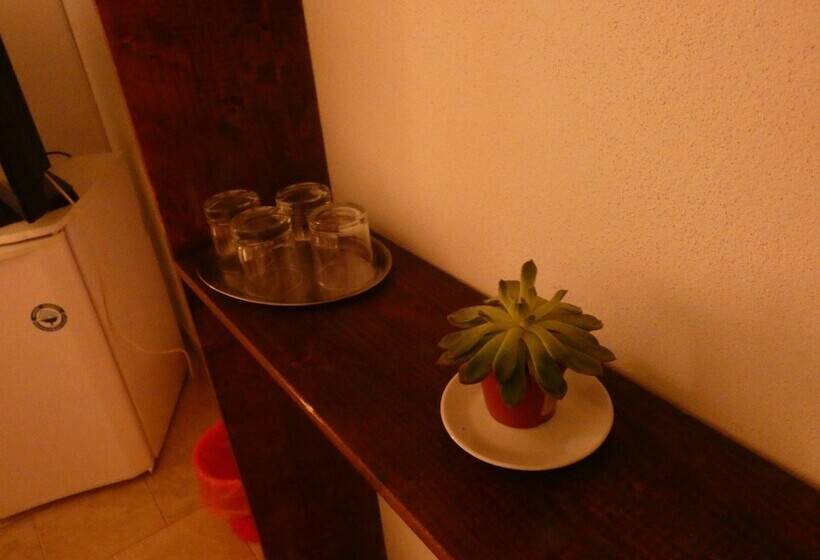 スタンダード4人部屋, Taxi Hostel