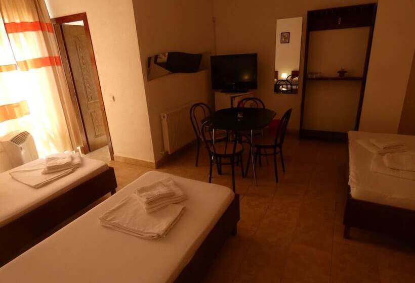 スタンダード4人部屋, Taxi Hostel