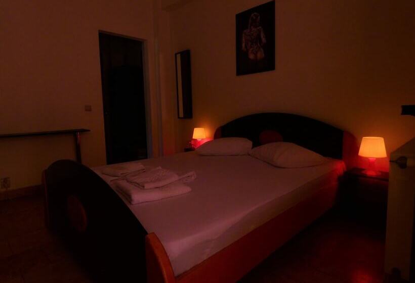 标准间, Taxi Hostel