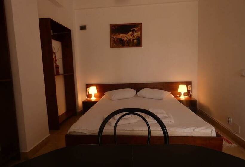 家庭间, Taxi Hostel