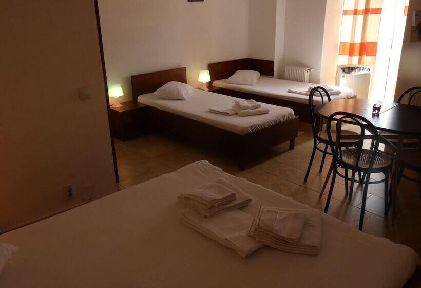 Семейный Номер, Taxi Hostel