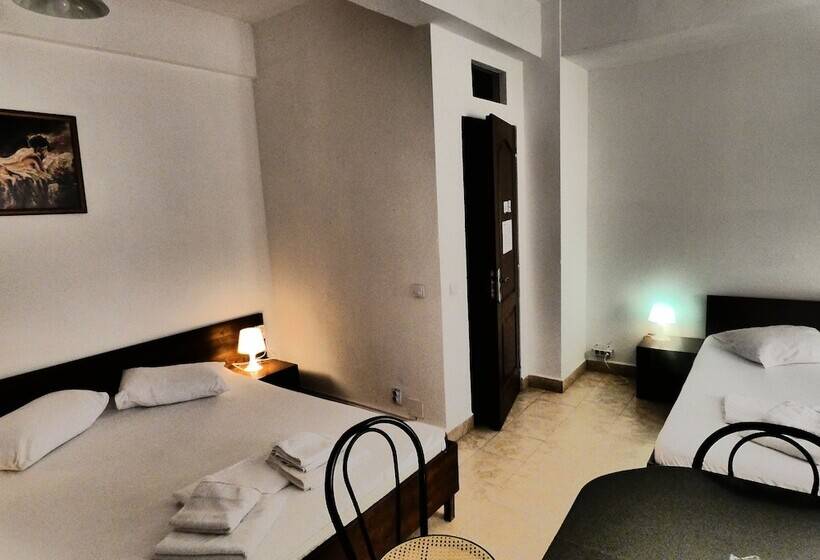 ファミリールーム, Taxi Hostel