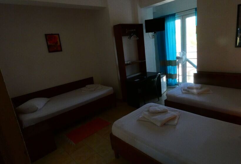 家庭间, Taxi Hostel
