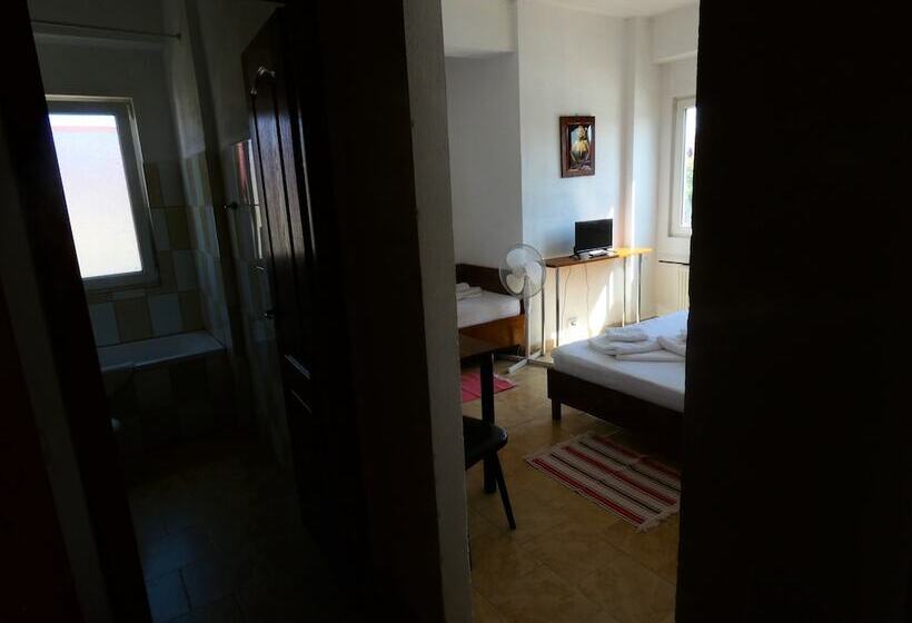 ファミリールーム, Taxi Hostel