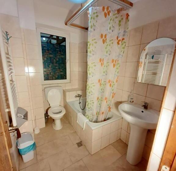 コンフォートルーム, Taxi Hostel