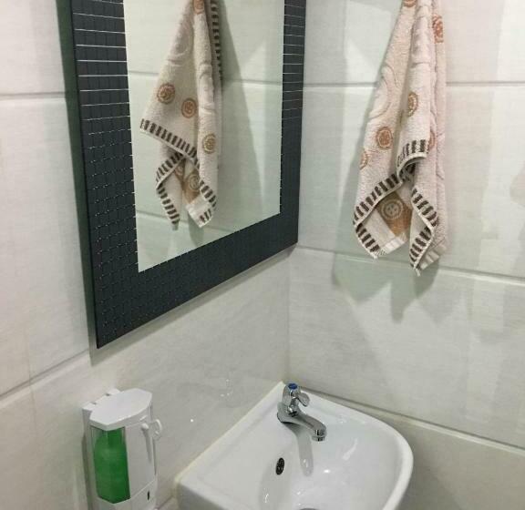 اتاق اکونومی با حمام مشترک, Check Inn Hk