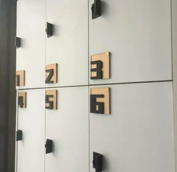 اتاق اکونومی با حمام مشترک, Check Inn Hk