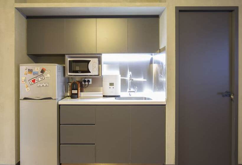 Bed in Shared Room with Shared Bathroom, Check Inn Hk