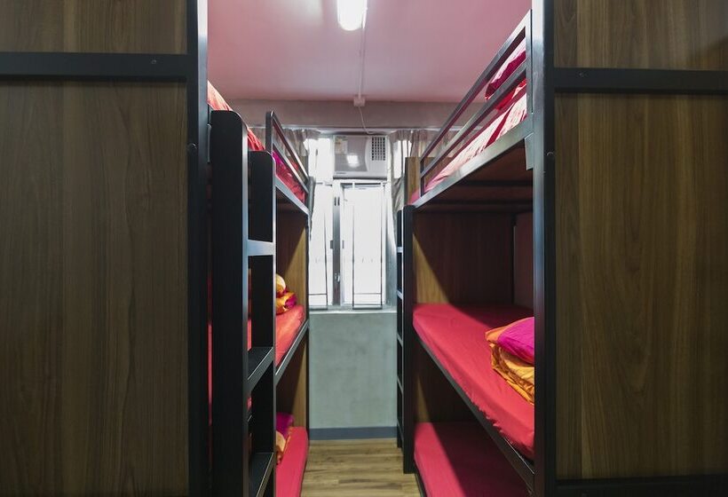 Bed in Shared Room with Shared Bathroom, Check Inn Hk
