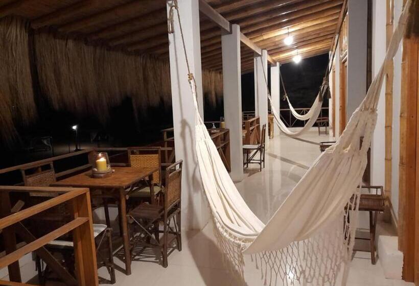 اتاق استاندارد چهار تخته با چشمانداز دریا, El Delfin