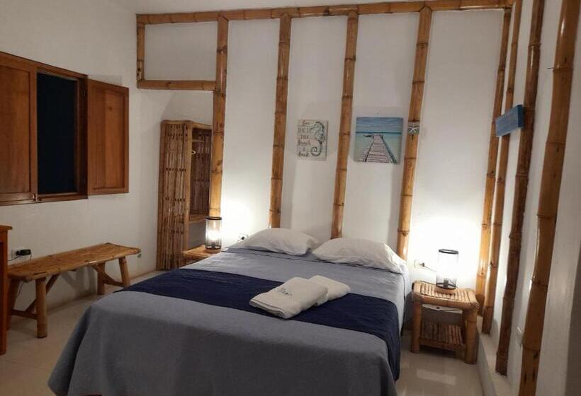 اتاق استاندارد چهار تخته با چشمانداز دریا, El Delfin