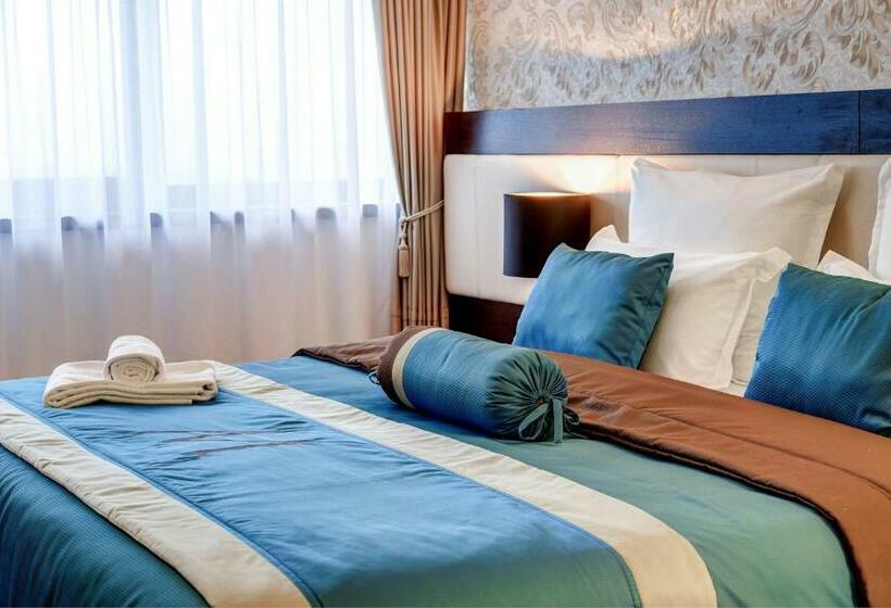 חדר דלוקס, Malak Regency