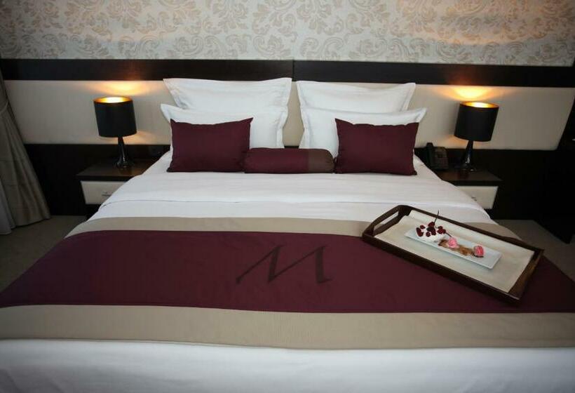 חדר פרמיום, Malak Regency