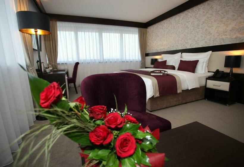 חדר פרמיום, Malak Regency