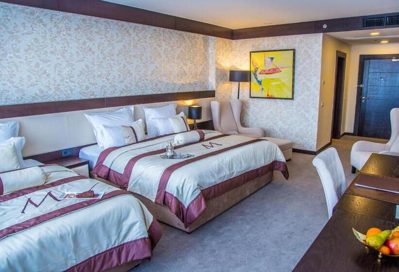 חדר סטנדרט לשלושה, Malak Regency