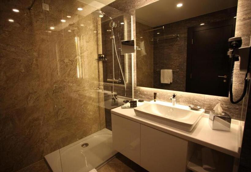 חדר קלאסי, Malak Regency