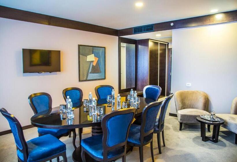 סוויטת סופריור, Malak Regency