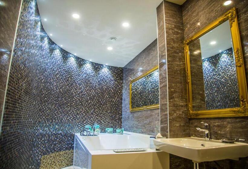 סוויטת סופריור, Malak Regency