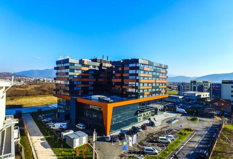 חדר פרמיום, Malak Regency