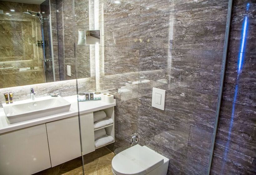 חדר פרמיום, Malak Regency