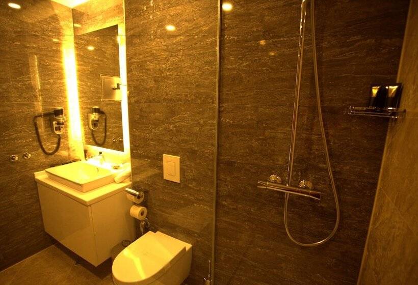 חדר פרמיום, Malak Regency