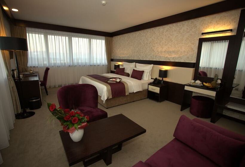 חדר פרמיום, Malak Regency