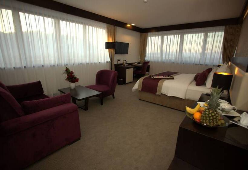 חדר פרמיום, Malak Regency