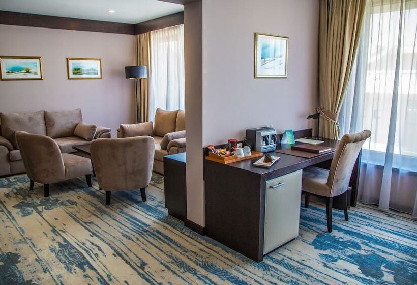 דירת חדר דלוקס, Malak Regency