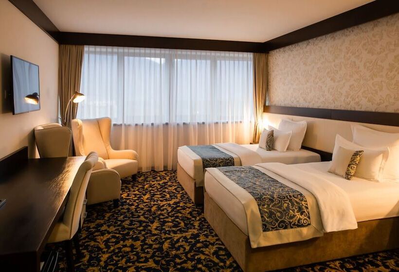 חדר דלוקס, Malak Regency