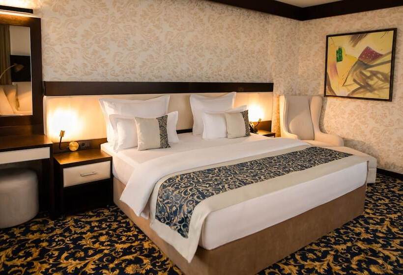 חדר פרמיום, Malak Regency