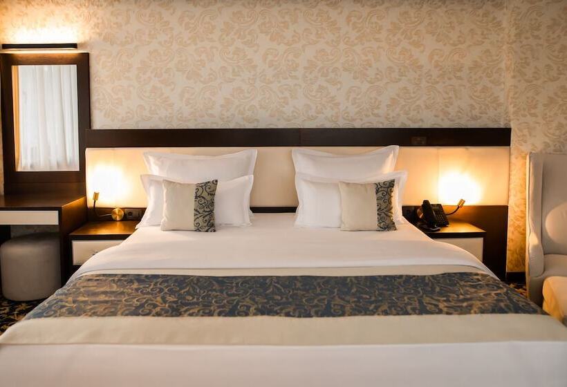 חדר פרמיום, Malak Regency