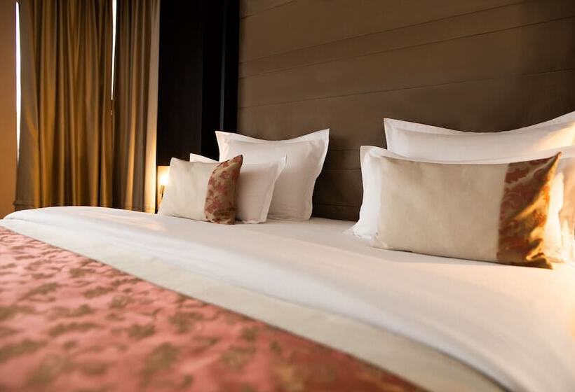 דירת חדר דלוקס, Malak Regency