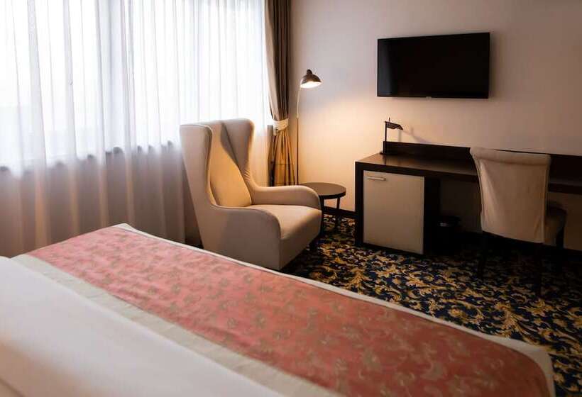 חדר קלאסי, Malak Regency