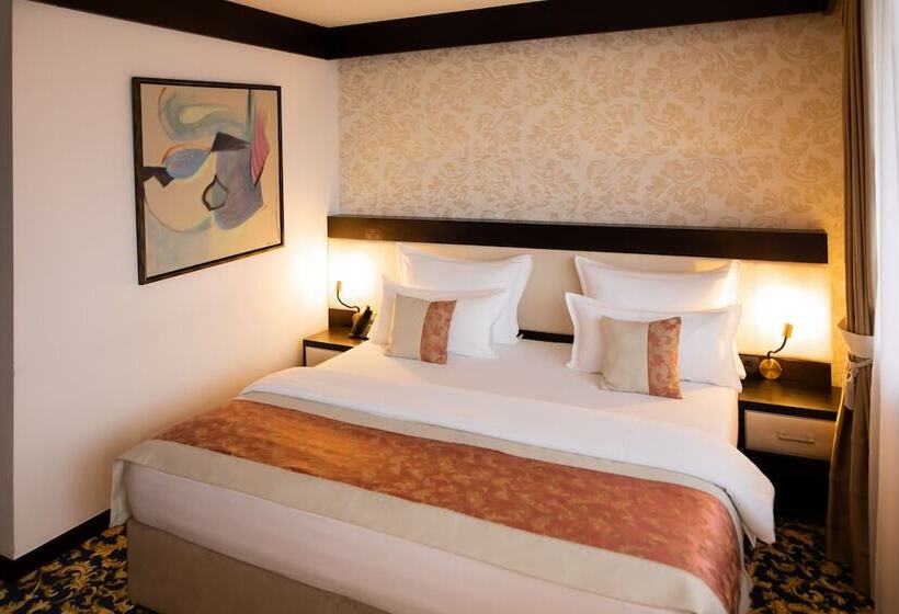 חדר קלאסי, Malak Regency