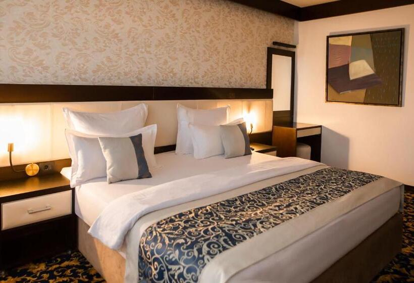 חדר דלוקס, Malak Regency