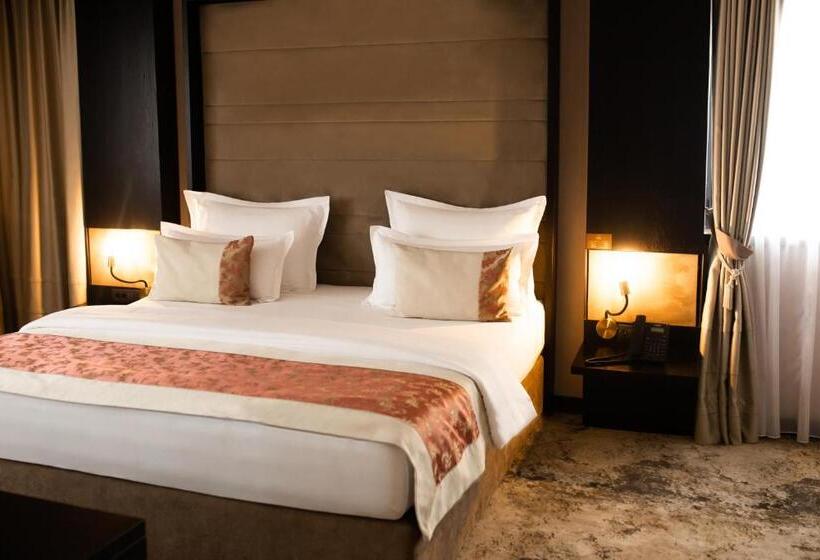 דירת חדר דלוקס, Malak Regency