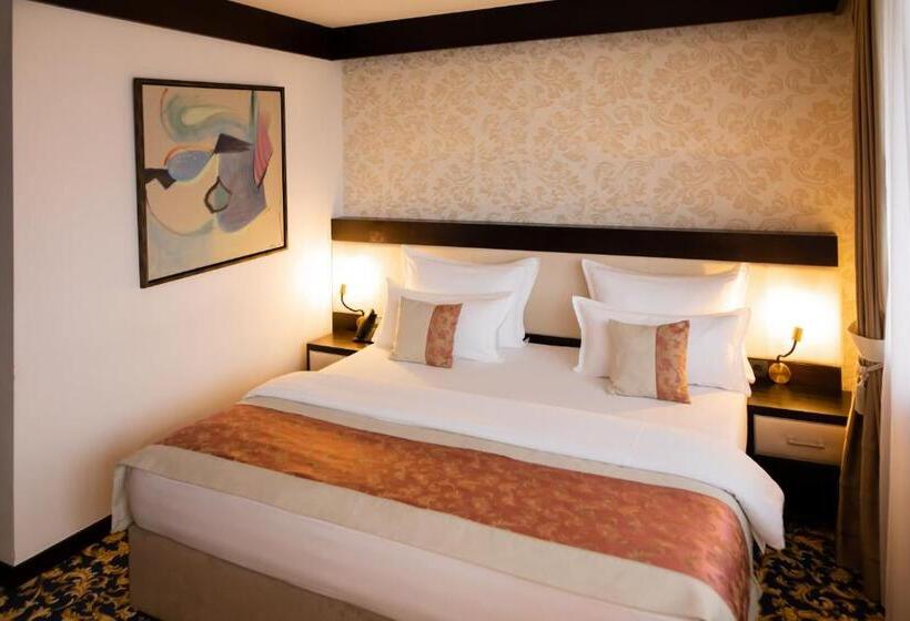 חדר קלאסי, Malak Regency