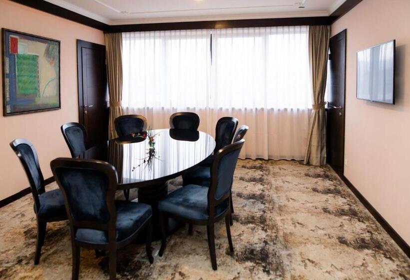 סוויטת סופריור, Malak Regency