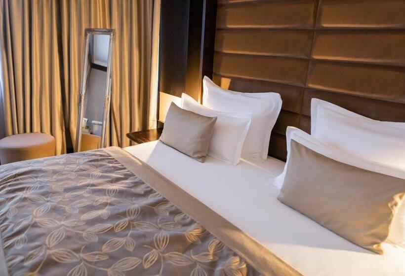 סוויטת סופריור, Malak Regency