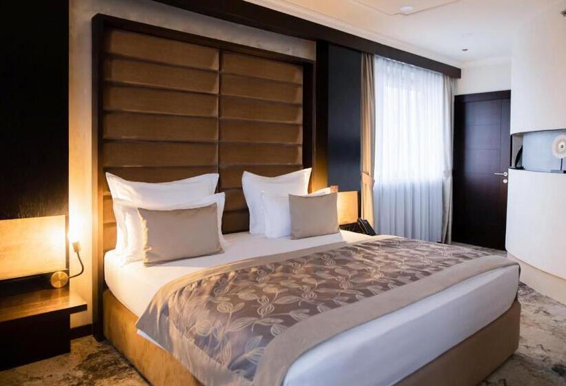 סוויטת סופריור, Malak Regency