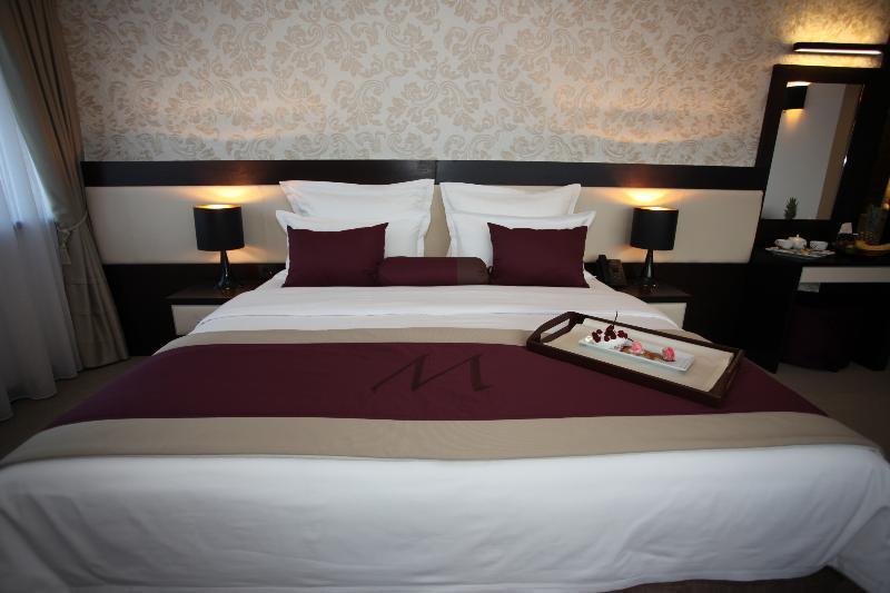 חדר פרמיום, Malak Regency