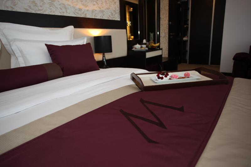 חדר פרמיום, Malak Regency