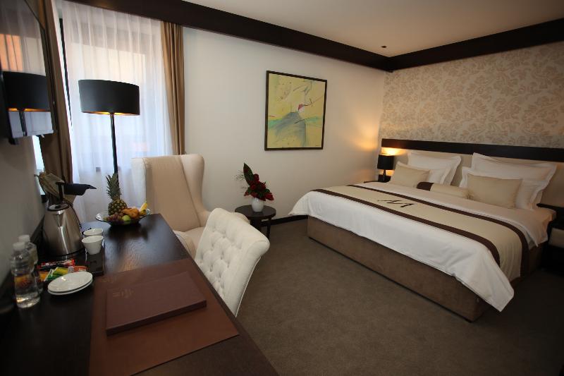 חדר קלאסי, Malak Regency