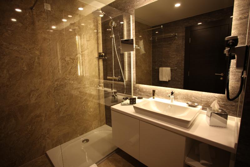 חדר קלאסי, Malak Regency