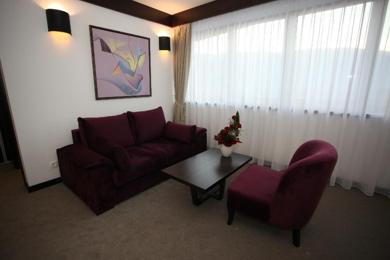 חדר פרמיום, Malak Regency