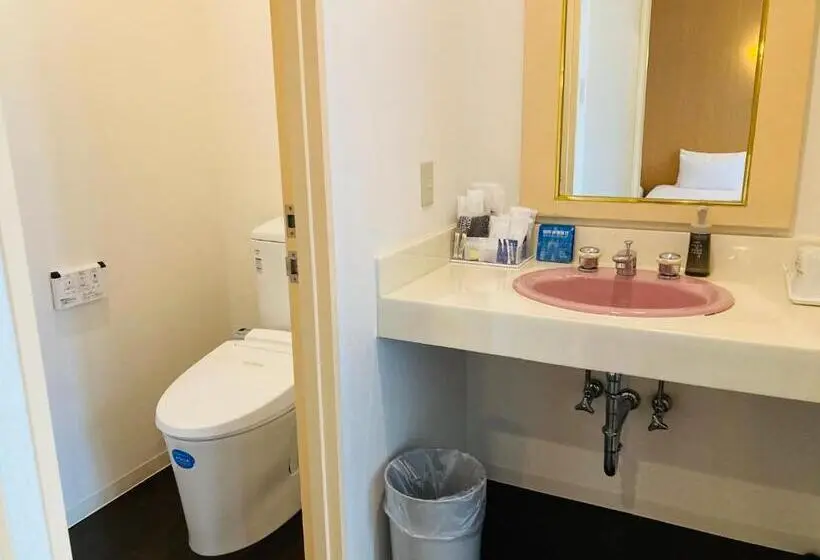 Perhehuone, Okinawa Hotel Precia