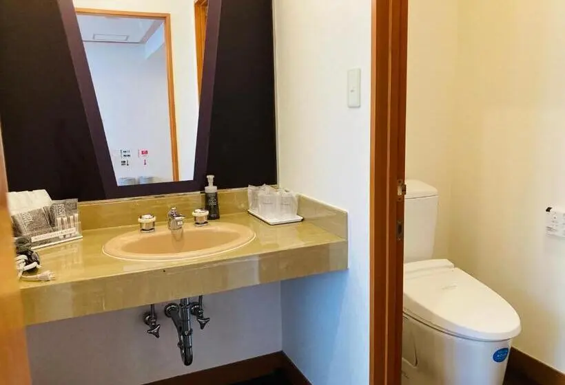 Standard Neljän Hengen Huone, Okinawa Hotel Precia