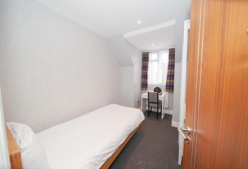 חדר דלוקס לשלושה, The Arch