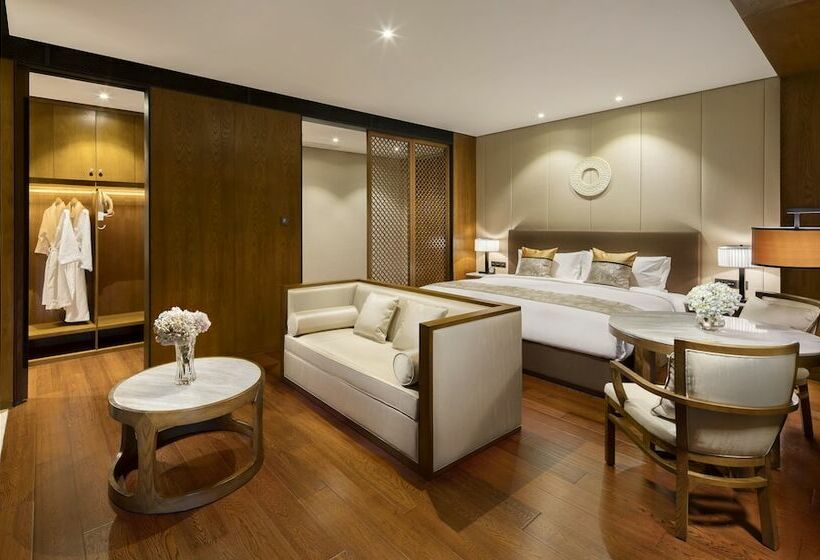 디럭스 룸, Wyndham Grand Plaza Royale Kaidi